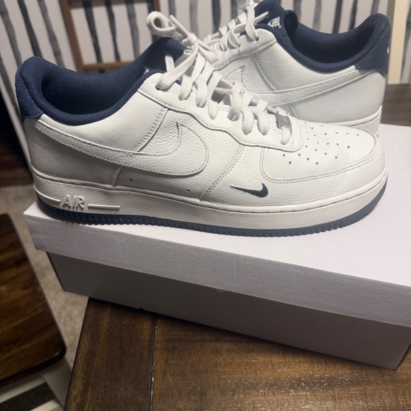 Size 11 - Men’s Nike Air Force 1 \'07 White Blue outsole